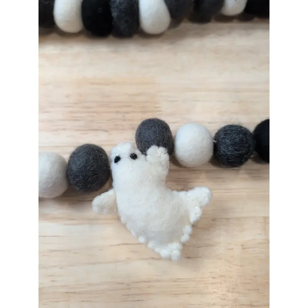 Handmade Felt Halloween Garland white/Blk Charcoal/ gray/ felt balls & Ghost 6'